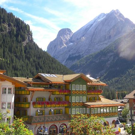 Hotel Alpino Al Cavalletto Canazei Bagian luar foto